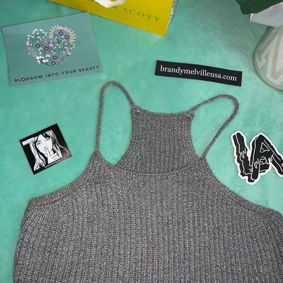 ❌sold❌Brandy Melville Gray Thermal Knit Crop Top✨ - Picture 2 of 5